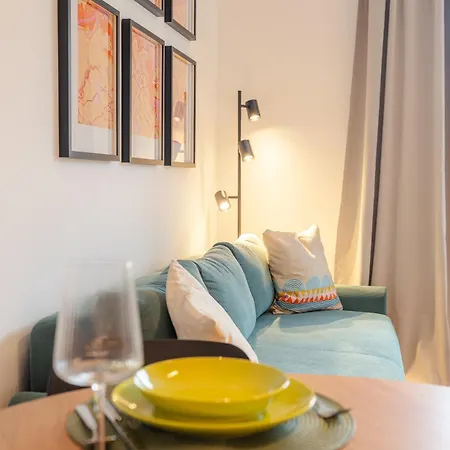 Stylish 1br - Local Market Vibes - Ac - Pool Walk * ברטיסלאבה