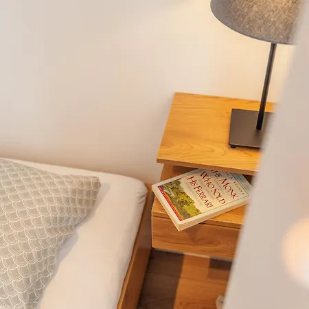 Stylish 1br - Local Market Vibes - Ac - Pool Walk * ברטיסלאבה