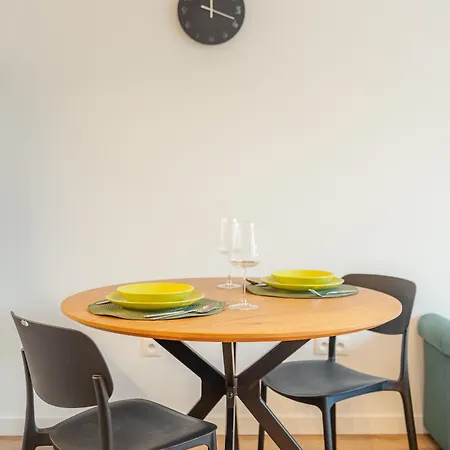 Stylish 1br - Local Market Vibes - Ac - Pool Walk ברטיסלאבה