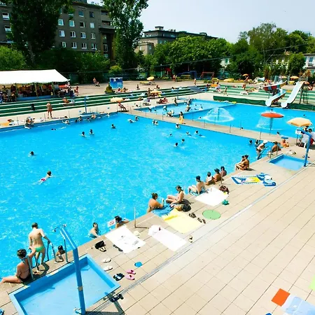 דירה Stylish 1br - Local Market Vibes - Ac - Pool Walk ברטיסלאבה